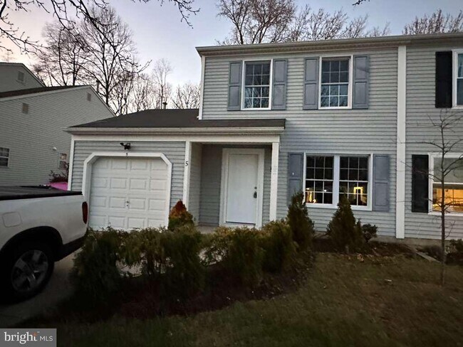 Building Photo - 5 Woodmill Dr