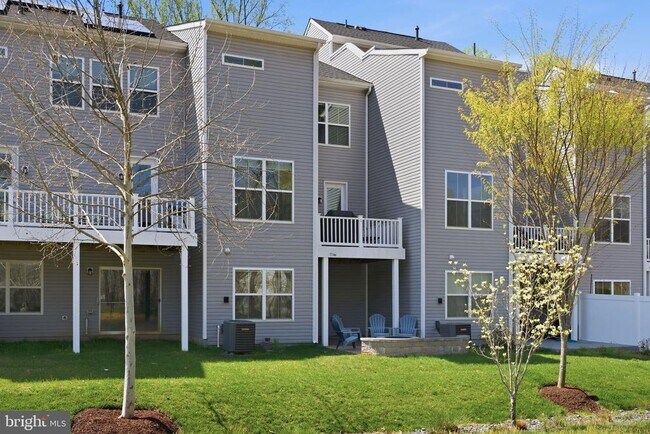 Building Photo - 2658 Sequoia Ln