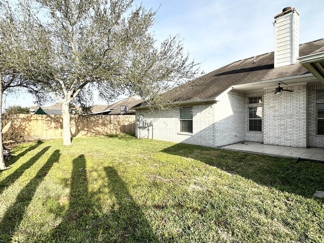 Building Photo - 7613 Bayonne Dr