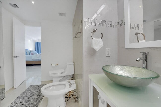 Building Photo - 3430 Galt Ocean Dr