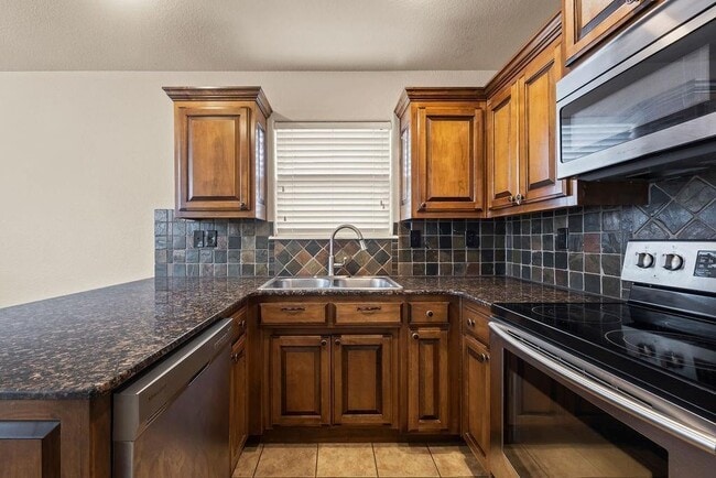 Building Photo - 1809 SW Sequoia St