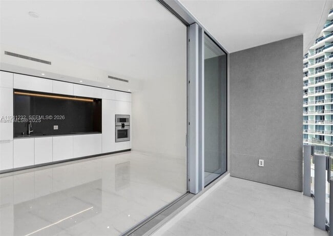 Building Photo - 300 Biscayne Blvd Way