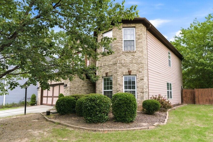 Building Photo - 3210 Warbler Way