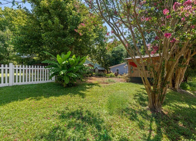 Building Photo - Fully Furnished Cottage in Pittsboro