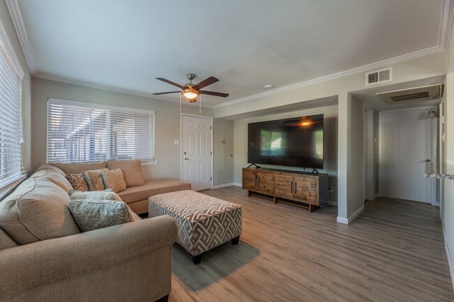 Building Photo - Metro @ 404