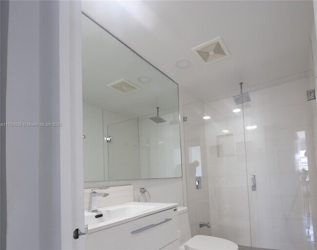 Building Photo - 1408 Brickell Bay Dr