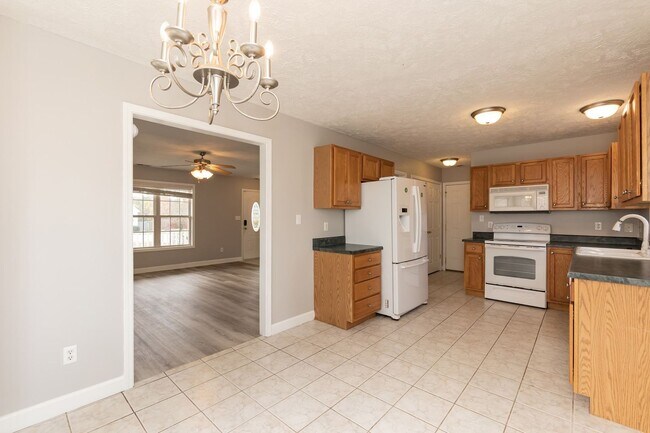 Building Photo - Gorgeous Three Bedroom Home!
