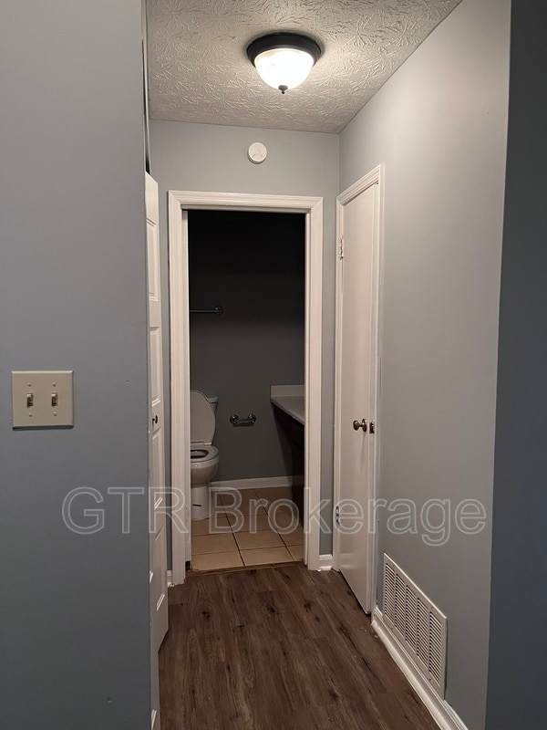 Building Photo - 2584 Stratford Ln