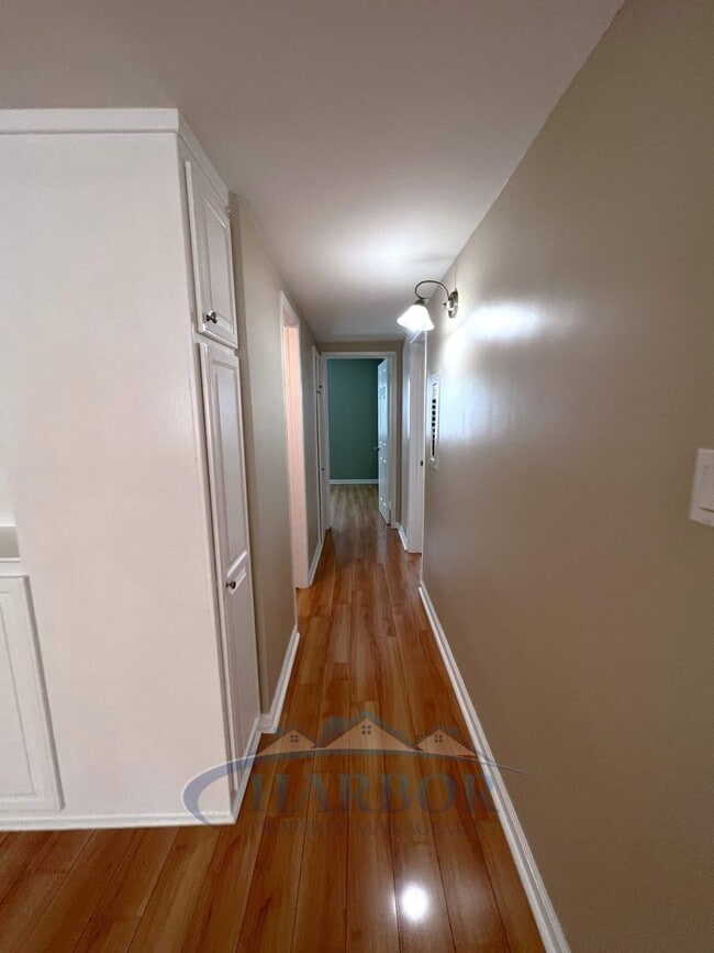 Building Photo - Beachside Charm – 2 Bed, 2 Bath.
