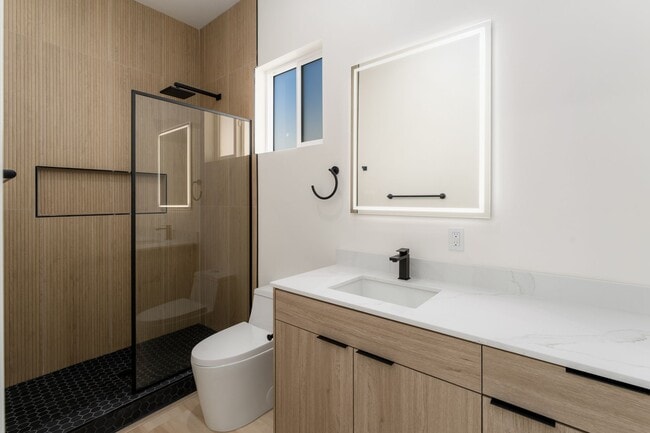 Building Photo - Top Floor, Laundry, Luxurious and Newly Built