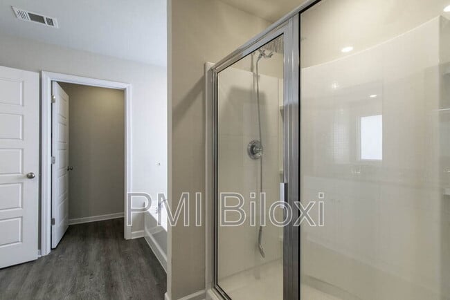 Building Photo - 1005 Enclave Cir