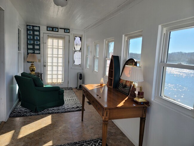 sun room - 206 Kanawha Ave