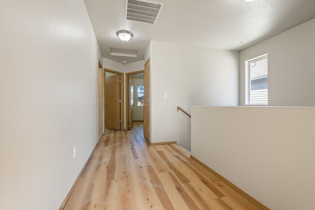 Building Photo - Spacious 4-Bedroom Home in SE Portland!