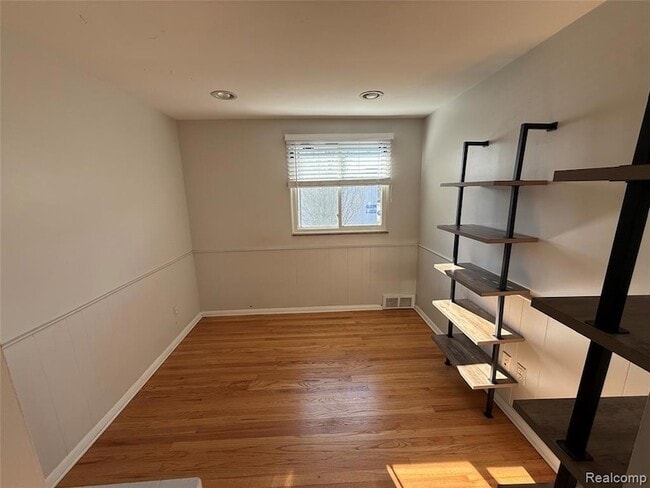 Building Photo - 1111 Holland St