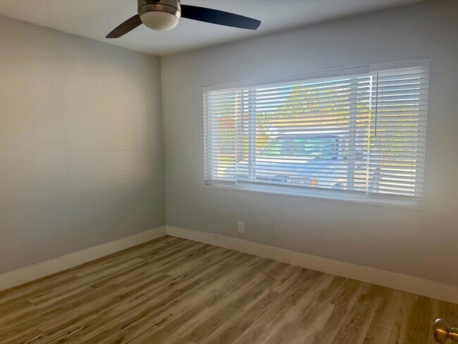 Building Photo - 2230 NE 56th Pl