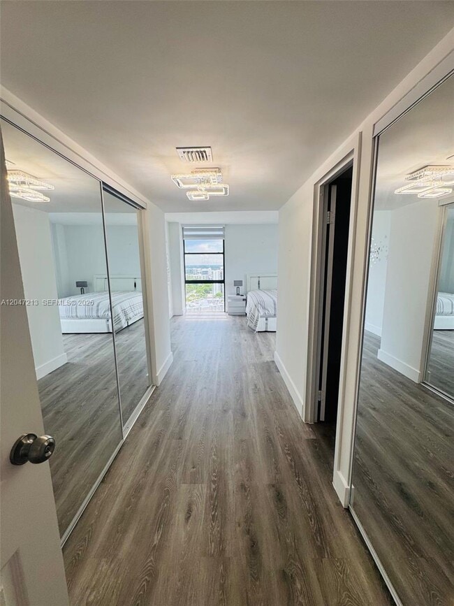 Building Photo - 3625 N Country Club Dr