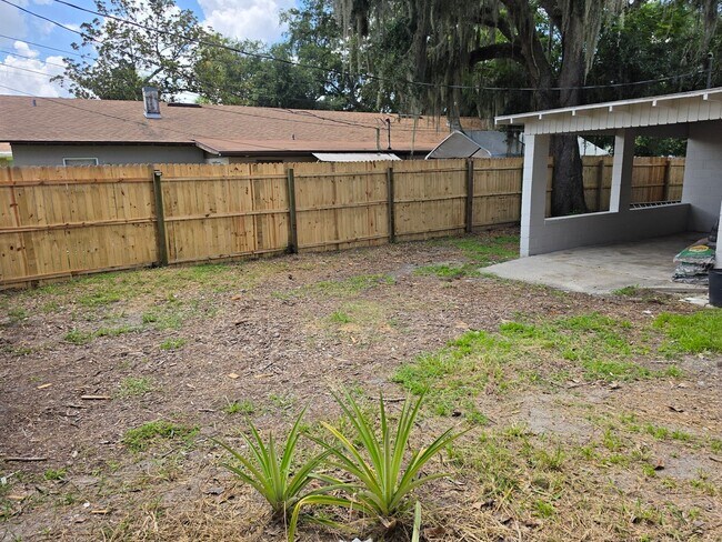 Building Photo - 2205 S Park Ave