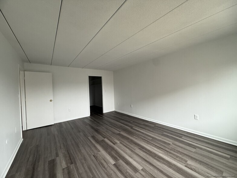 Building Photo - 21 Hill Rd