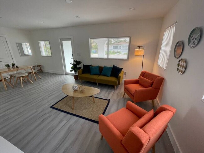 Building Photo - 2802 SW 21st St