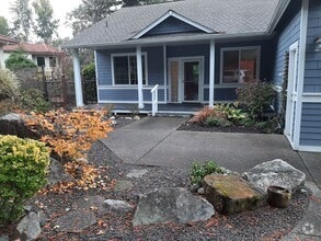 Building Photo - Golf course views, 3 bed 2 bath rambler!