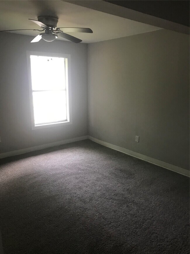 Building Photo - 1728 Kansas St