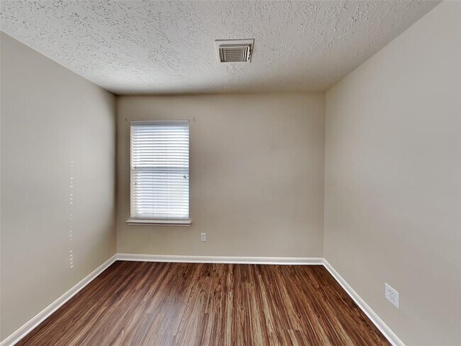 Building Photo - 2330 Colonial Springs Ln