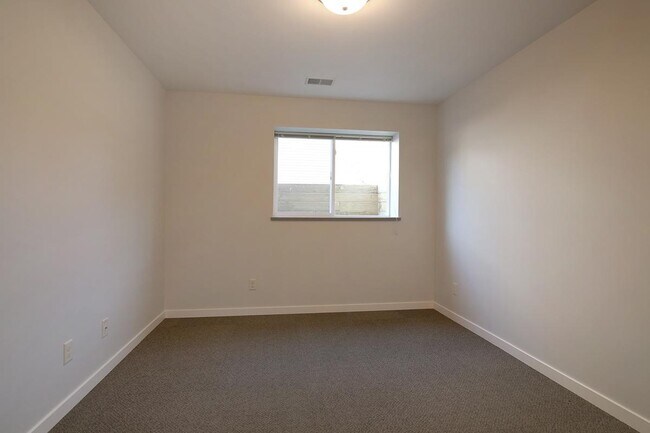 Building Photo - 289 E 19th St