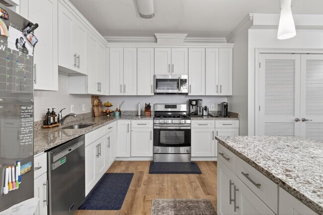 Building Photo - 140 36th St