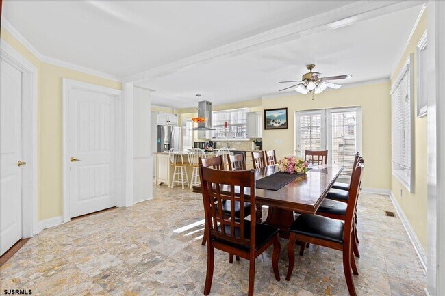 Building Photo - 104 S Oakland Ave