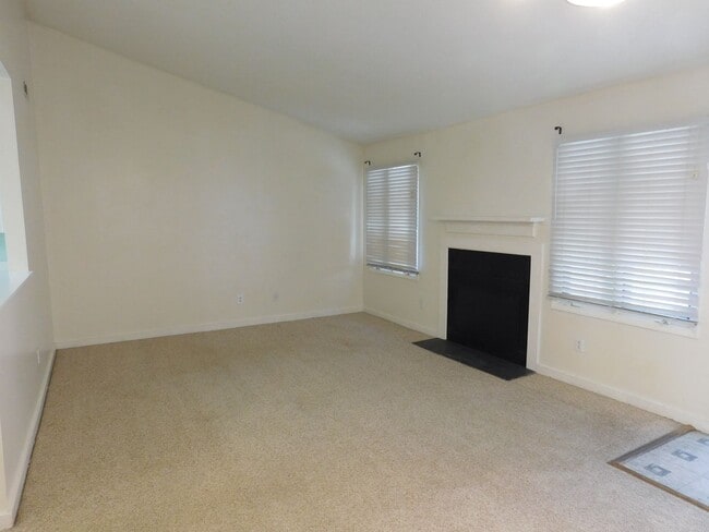 Building Photo - 1512 College Way