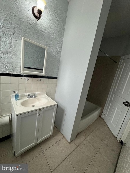 Building Photo - 4660 Castor Ave