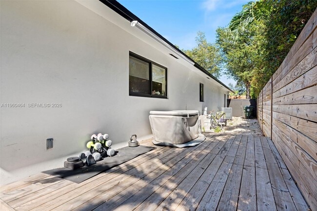 Building Photo - 6246 SW 10th St