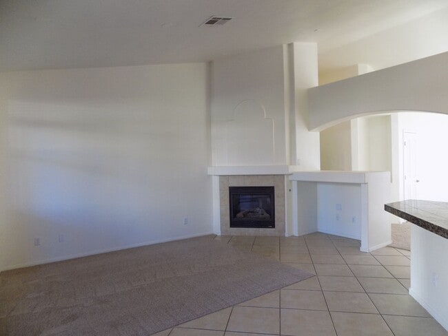 Building Photo - Single Story 4 Bedroom