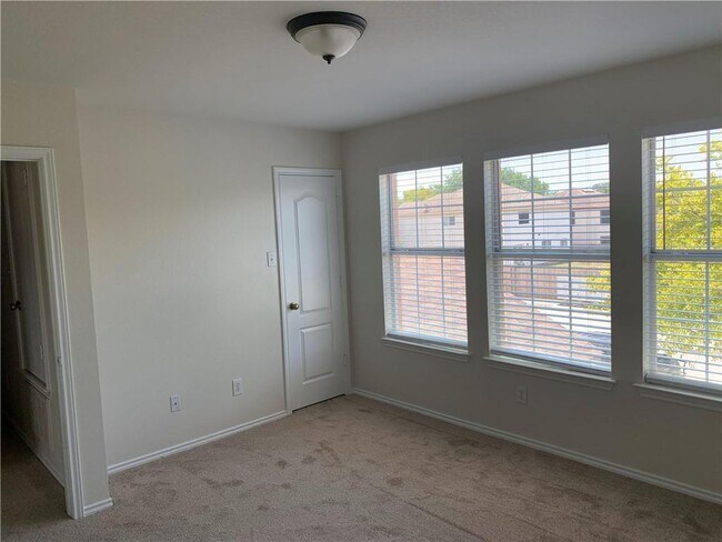 Building Photo - 1605 Lit Candle Cove