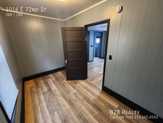 Building Photo - 1016 E 72nd St