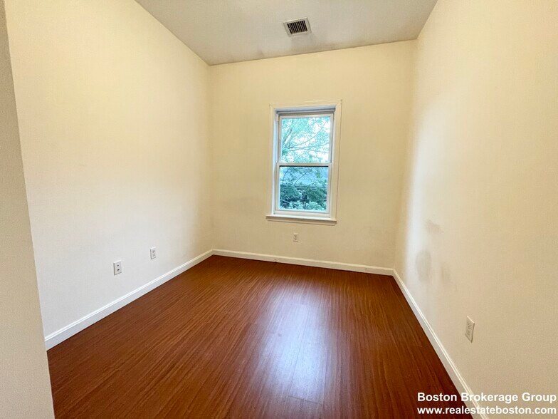 Building Photo - 93A Hillside St