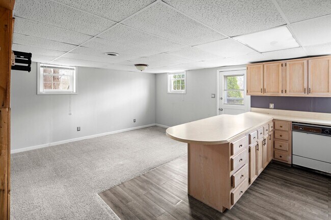 Building Photo - Spacious Ranch Home