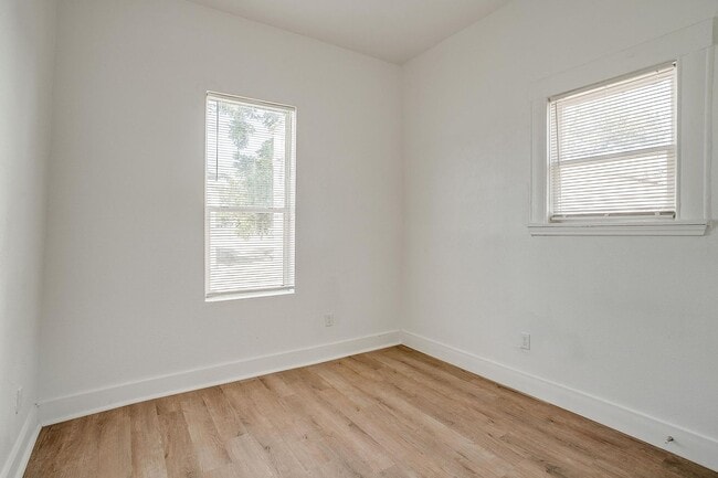 Building Photo - Charming Renovated 3-bedroom, 2-bathroom home!