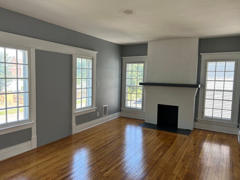 Building Photo - 267 Parkside Ave