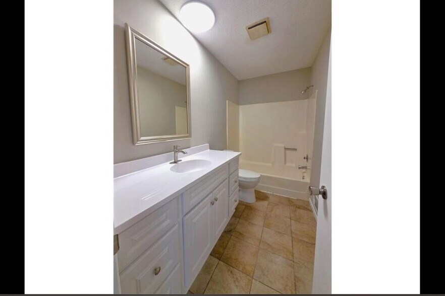 Building Photo - 4710 Lenore Ln