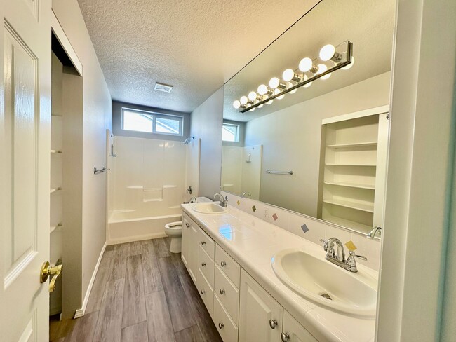 Building Photo - 5 bedroom, swimming pool, Gym, close to OSU