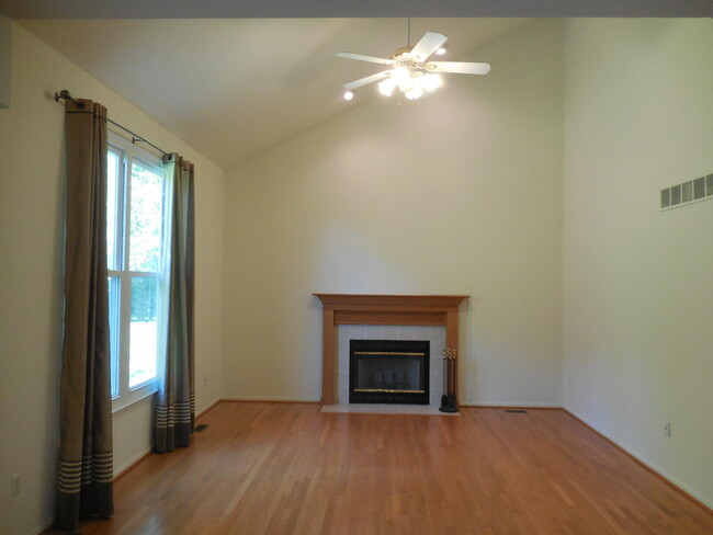 Building Photo - 3020 Gallinger Dr