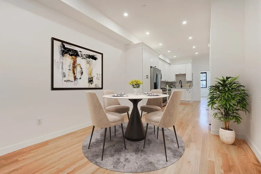 Building Photo - 12 George St