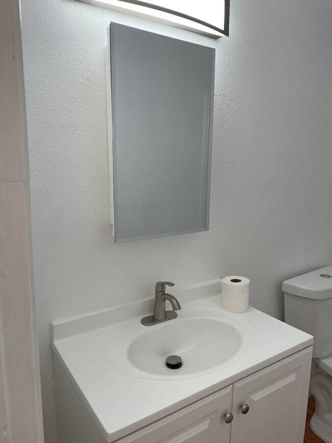 Building Photo - **Welcome Home, Available Now**