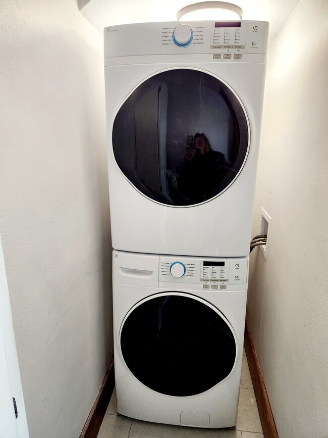 Laundry - 1404 Grove St