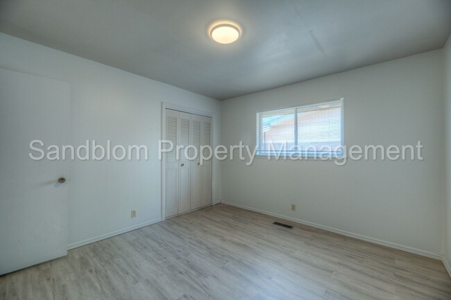 Building Photo - For Lease | South Tulsa Duplex | $1400 Rent