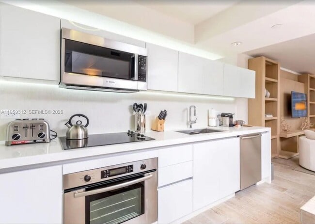 Building Photo - 102 24th St