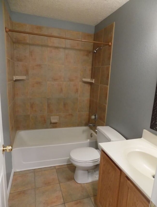 Building Photo - Beautiful 3 Bedroom 2 Bathroom Home Located in Ventana Ranch!!