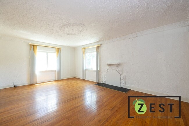 Building Photo - 17352 Roselawn St