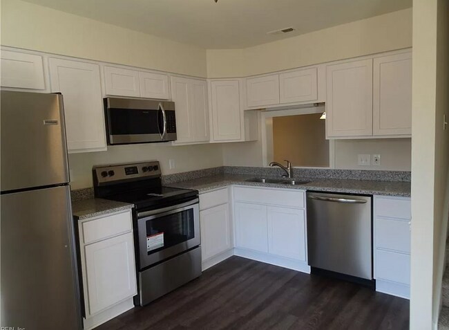 Building Photo - 2333 Meadows Lndg